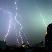 雷の発生と雷撃の種類